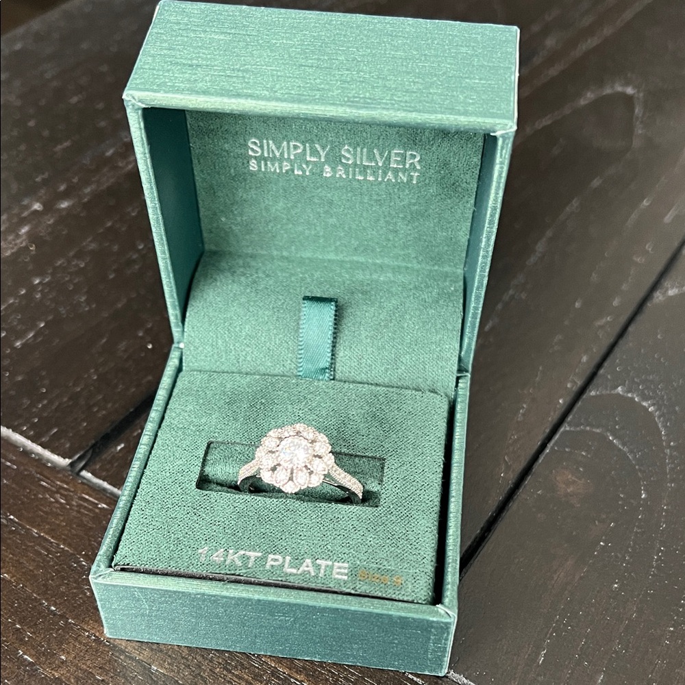 14KT Plate Ring with White Stones